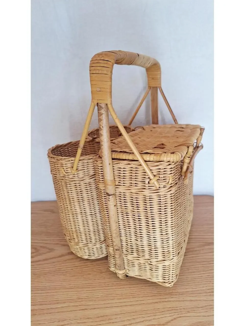 1960’s VTG Camping Wicker Picnic Basket with Double Wine Bottle Holder MCM